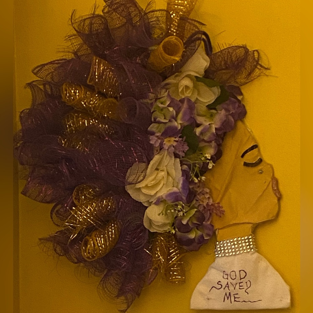 Bold lady wall decor